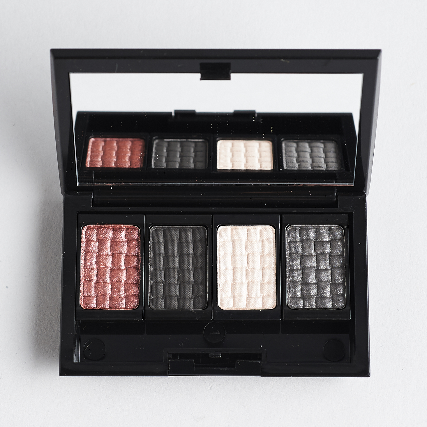 Allure-Beauty-Box-January-2017-0021