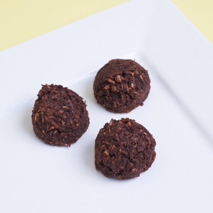 These raw cookies and truffles in this Goodbites box are SO indulgent!