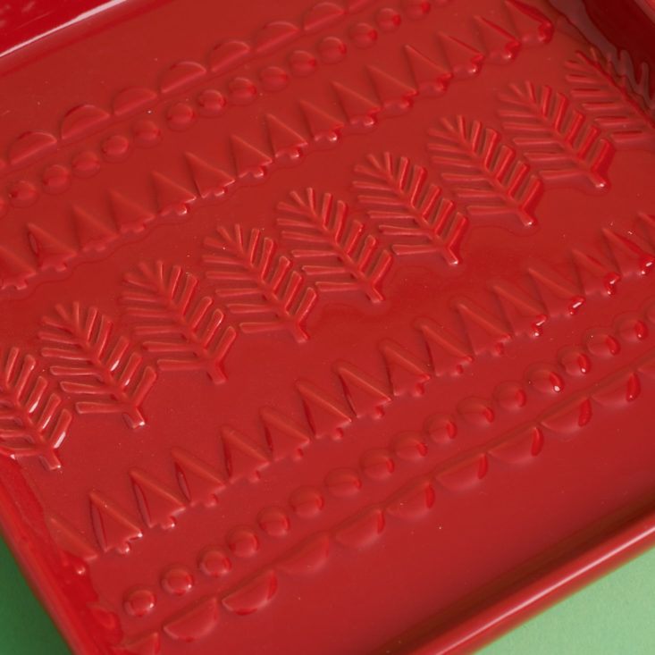 square red serving dish pattern up close