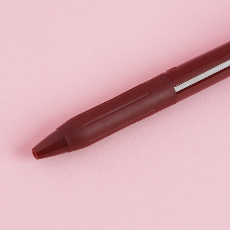 close up of the tip of a Zebra Sarasa Clip Pen in vintage red