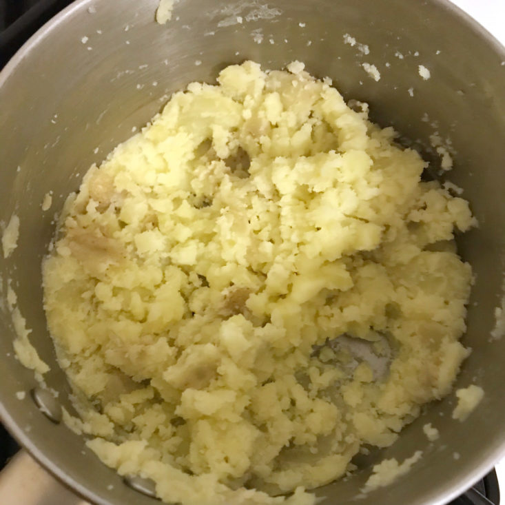 mashed potatoes in pot