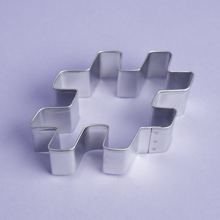 3/4 view of hashtag cookie cutter