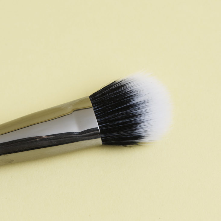 close up of G39 Deluxe Foundation Brush
