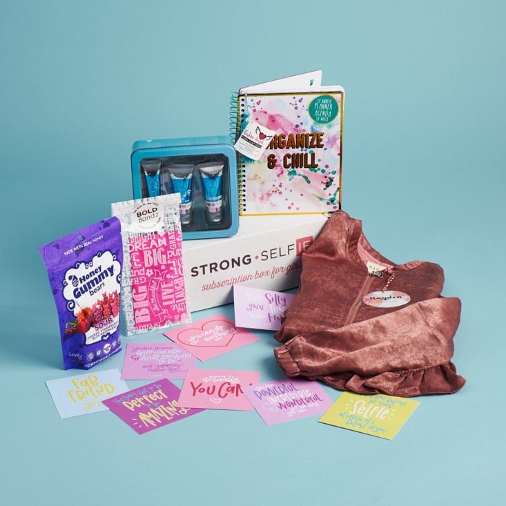 all items in the spring 2018 strong selfie subscription box