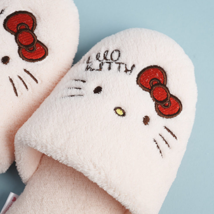 hello kitty faces on slippers