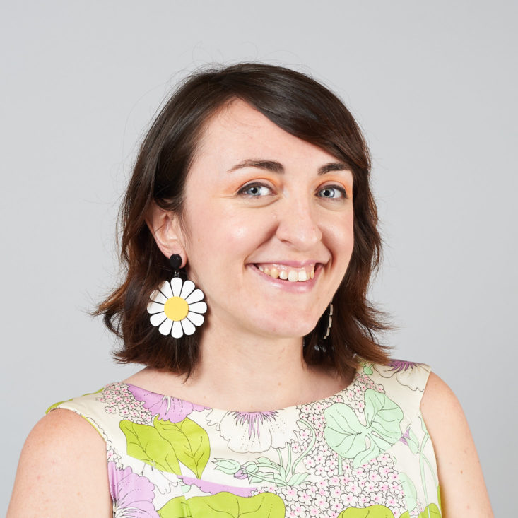 earfleek premier tier daisy earrings on model