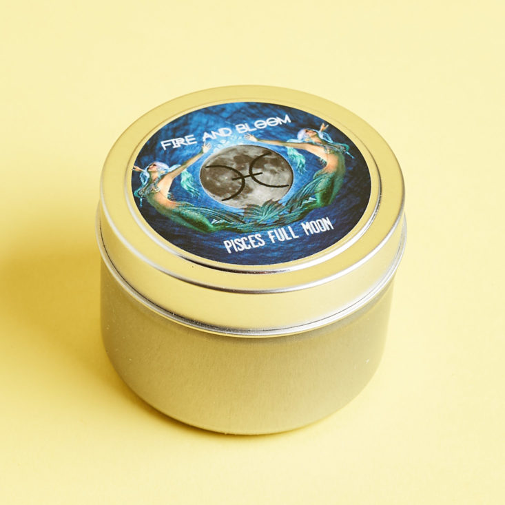 moonbox candle in tin