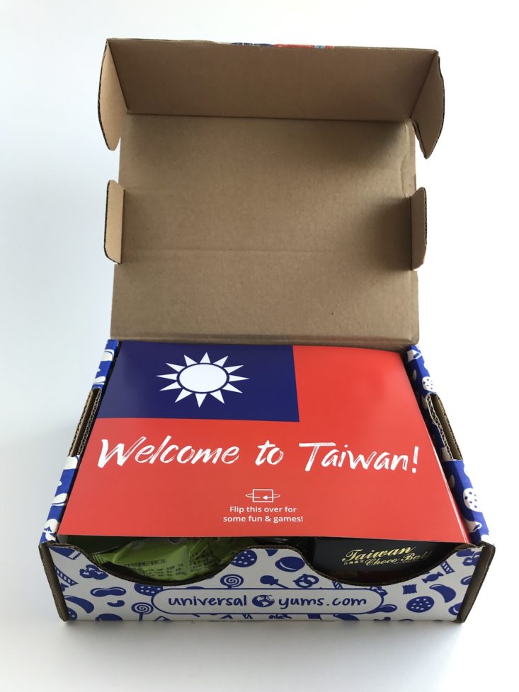 Taiwan UNIVERSAL YUMS Subscription Box Unboxing & Taste Test