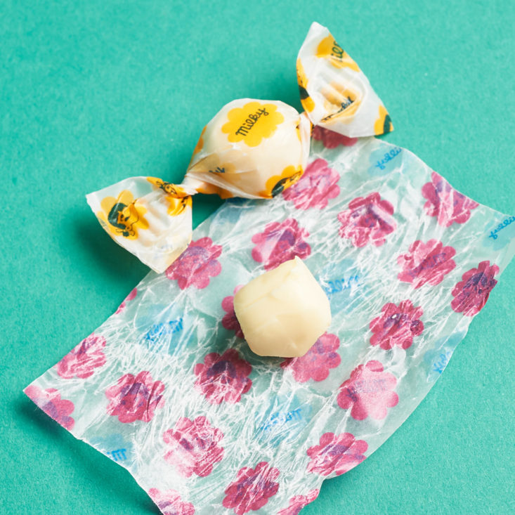 Korean Snacks Box October 2018 - Milk Soft Candy Pekq Open