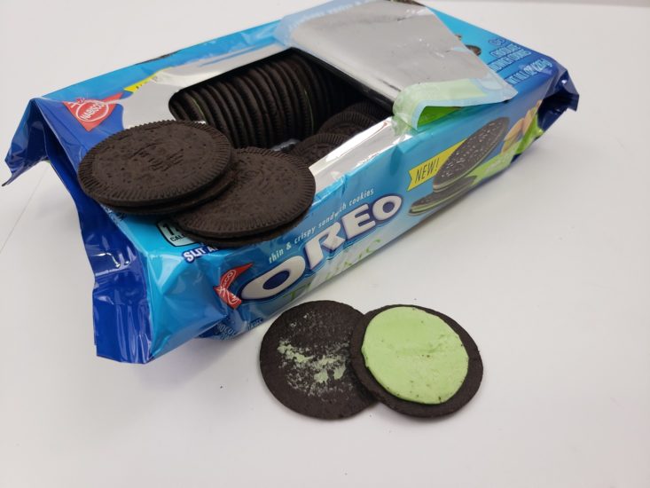 Snack With Me October 2018 - Pistachio Flavored Oreo Thins Open