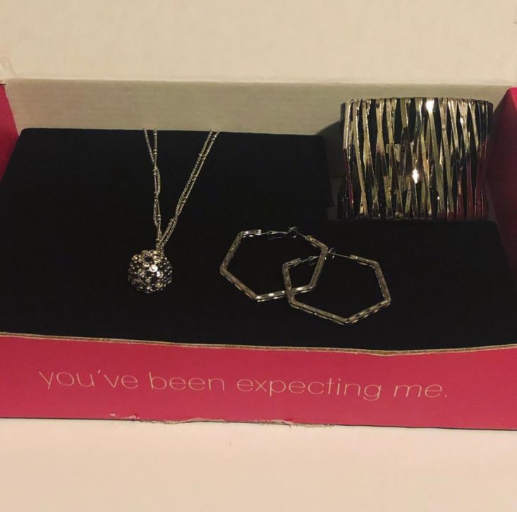 Bezel Box Mini Subscription Review December 2018 - Picture of Opened Bezel Box w Jewelry Set w You’ve Been Expecting Me Top
