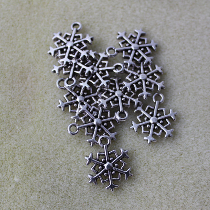 Blueberry Cove Beads December 2018 Box - Silvertone Snowflake Charms Top