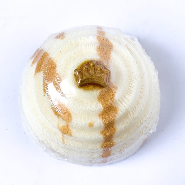 Crescent City Swoon January 2019 - Queen Bee Bath Bomb Front