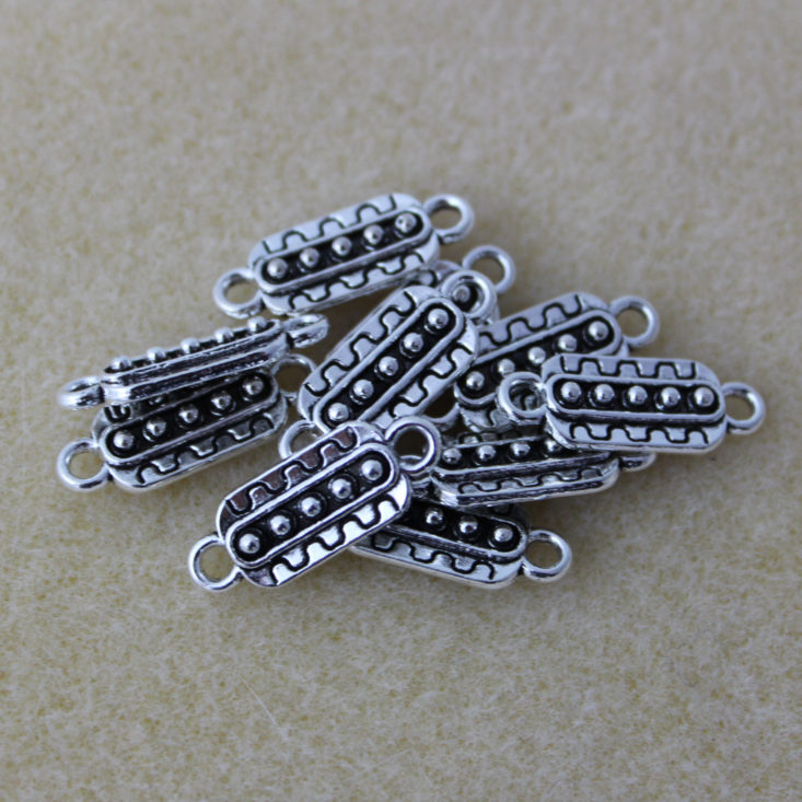 Bargain Bead Box February 2019 - 21 x 8mm Abstract Style Textured Links, Antique Silver Front