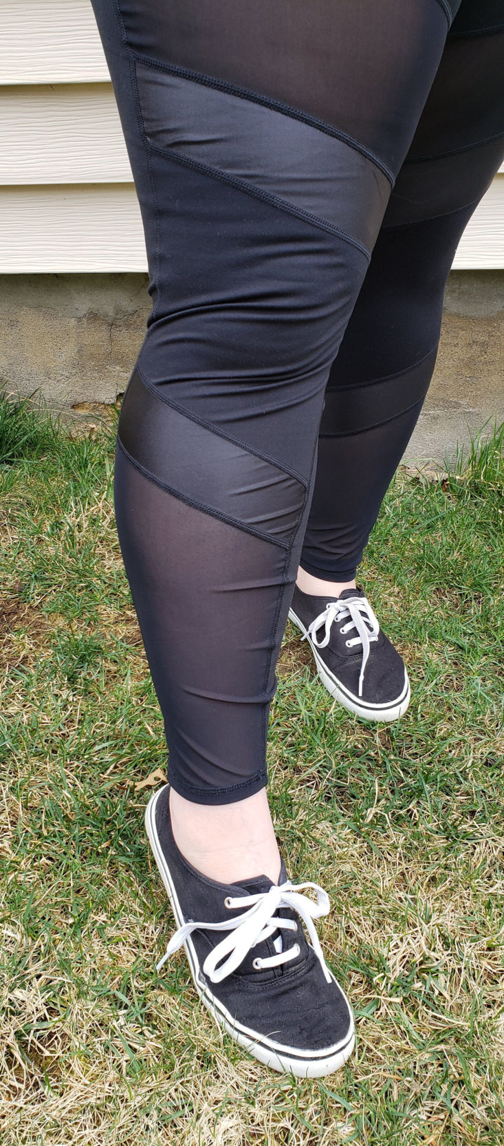 Fabletics Plus Size February 2019 Box - Ultra High-Waisted Statement Powerhold Leggings Size 3x Legs View