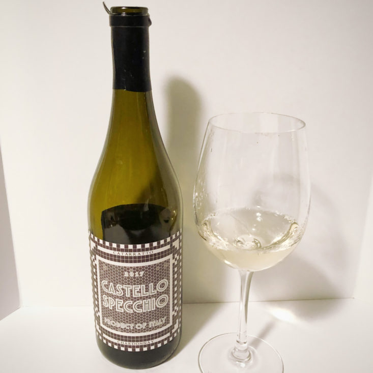 Firstleaf Wine Subscription March 2019 Review - 2017 Castello Specchio White Blend In Glass Front