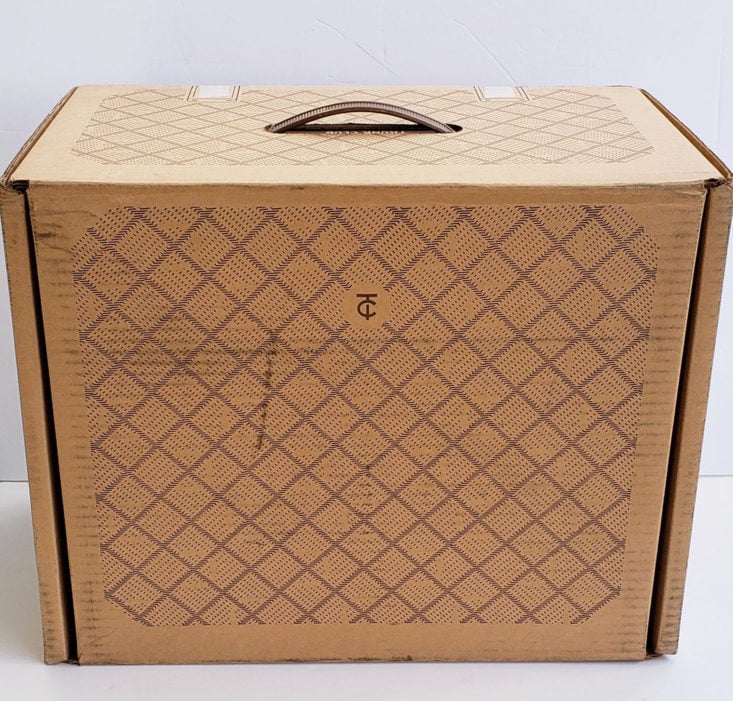 Trunk Club Plus Size Subscription Box Review March 2019 - Box Closed Front