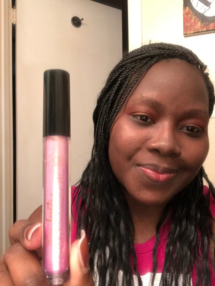 Boxycharm Tutorial May 2019 - Holding Up Creme Eyeshadow Product